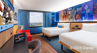 Image of two beds in a Club Level Standard-View Room.