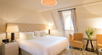 Waldorf Astoria Versailles, Trianon Palace superior Mansard room with one king