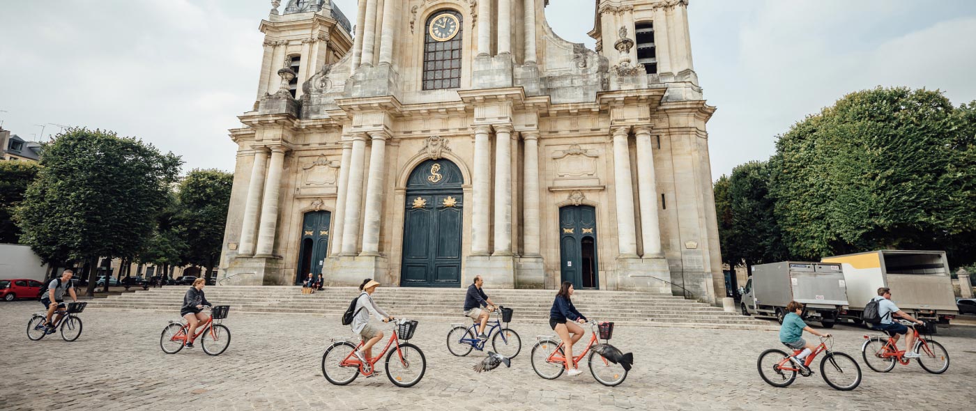 Viator experience, group of people biking