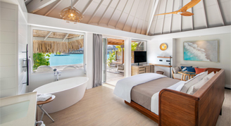 Image of a single bed with an in-room soaking tub.