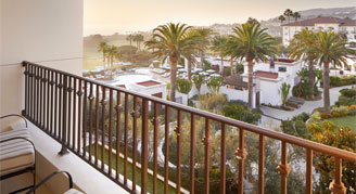 Deluxe Pool-View Room - One King Bed