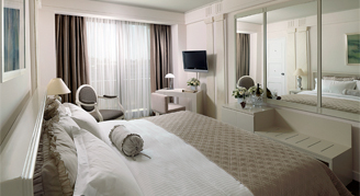 Neutral tone deluxe suite 