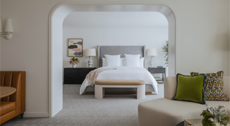 The 720 City-View Room - One King Bed
