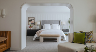 The 720 Pool-View Room - One King Bed