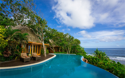 Villa and pool overlooking the ocean
