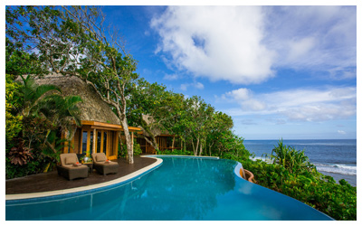 Villa and pool overlooking the ocean