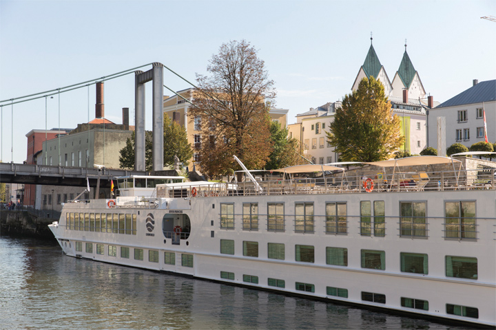 uniworld riverboat cruises