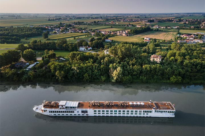 uniworld riverboat cruises