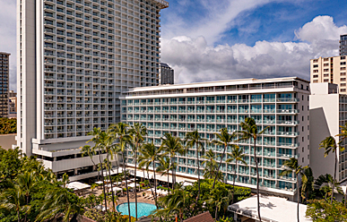 Rainbow Tower and Shopping - Picture of Hilton Hawaiian Village Waikiki  Beach Resort, Oahu - Tripadvisor